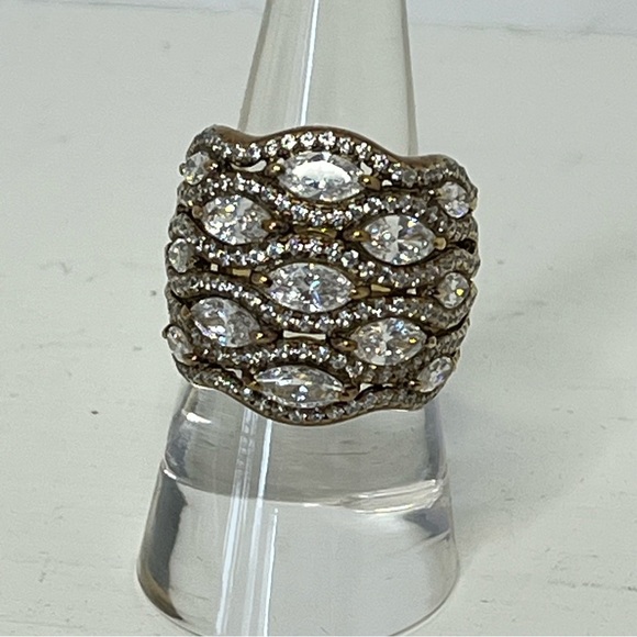Gold Tone White Crystal Cocktail Ring Size 7.75 - Picture 5 of 8